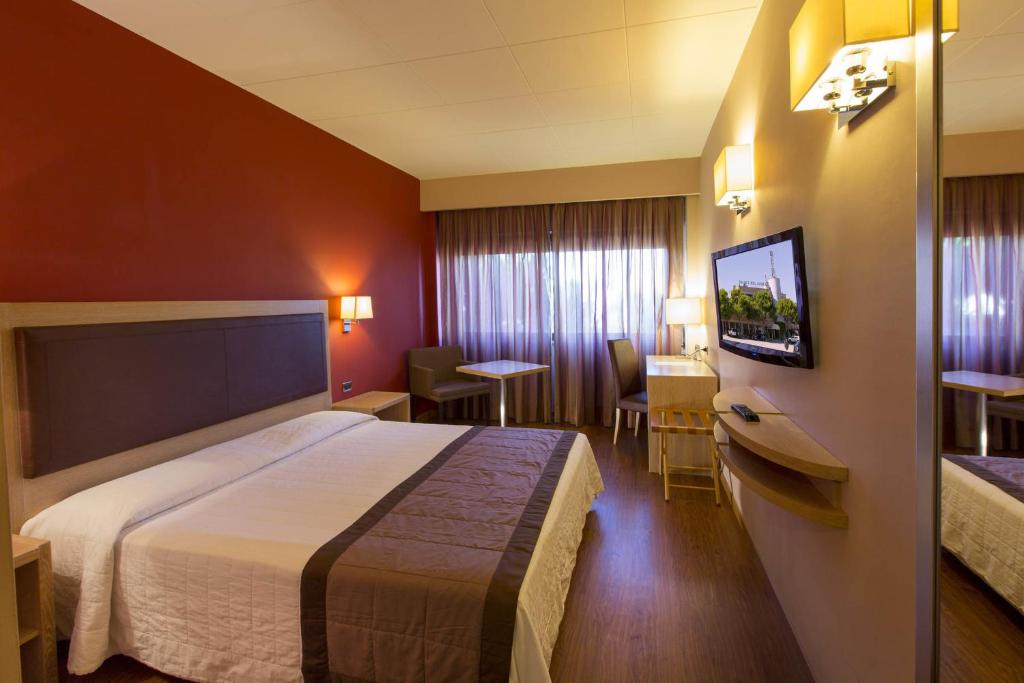 a hotel room with a bed and a flat screen tv at Hotel Palace del Conero in Osimo