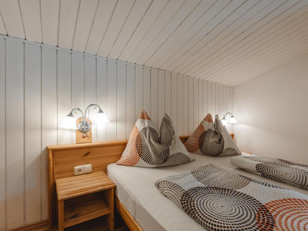 Postel nebo postele na pokoji v ubytování Holiday Home Bergfried by Interhome