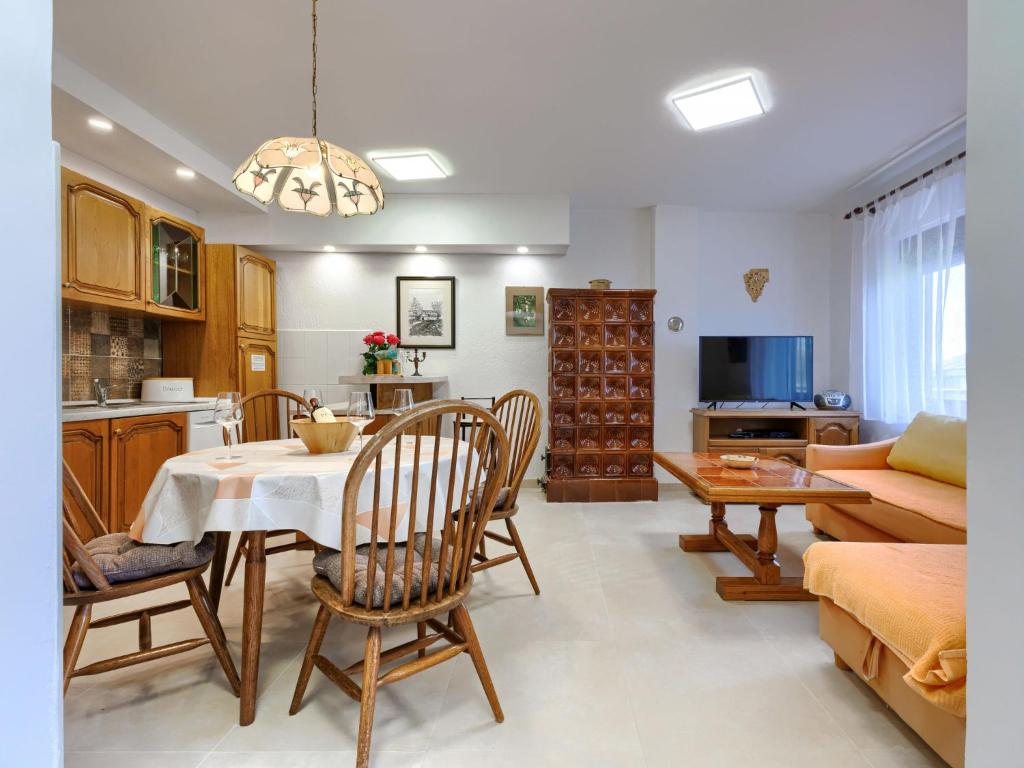 Kuchyň nebo kuchyňský kout v ubytování Holiday Home Lancin by Interhome