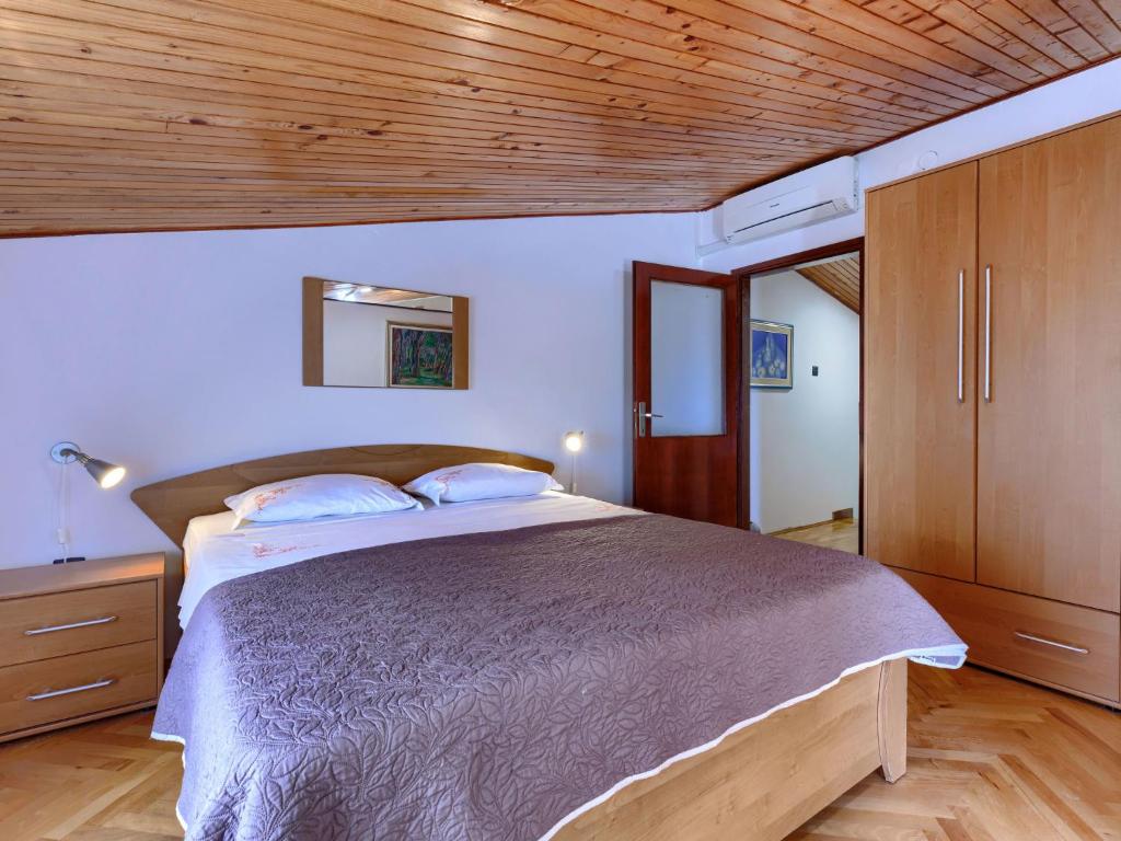 Postel nebo postele na pokoji v ubytování Holiday Home Lancin by Interhome