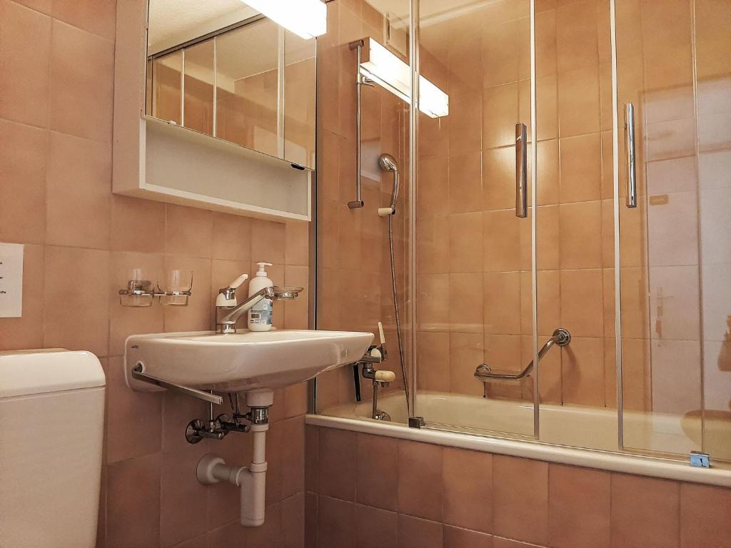 Koupelna v ubytování Apartment Helene Apt- Hella by Interhome