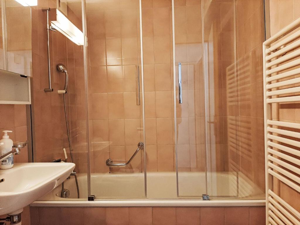 Koupelna v ubytování Apartment Helene Apt- Hella by Interhome