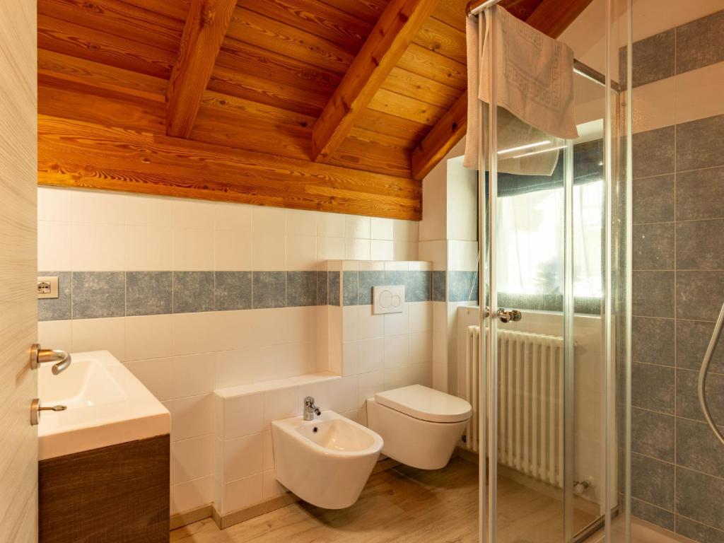 Łazienka w obiekcie Holiday Home Marcello by Interhome