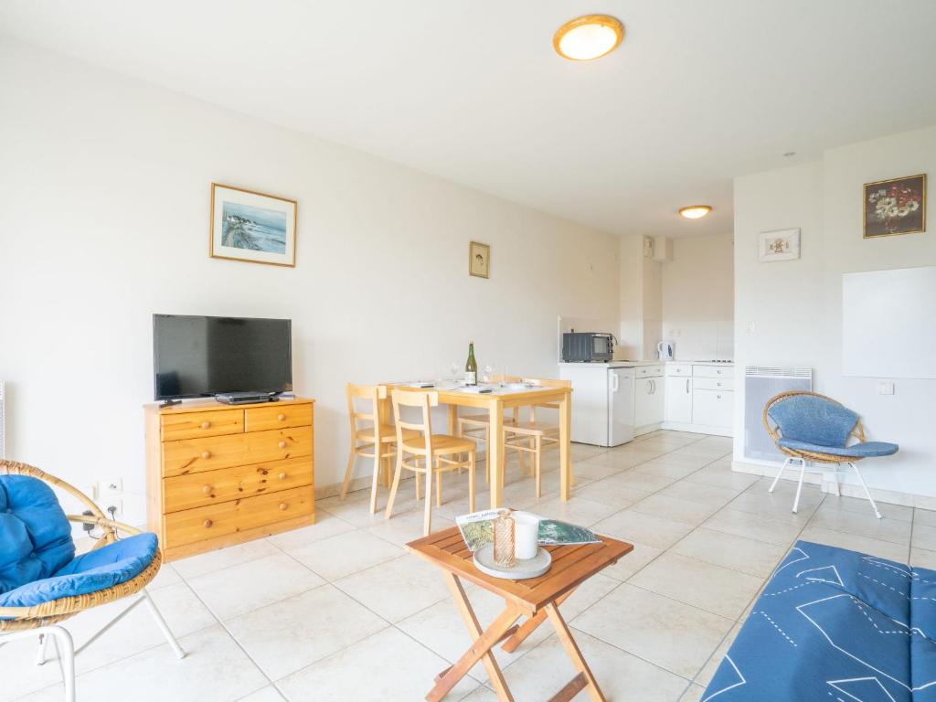 Μια τηλεόραση ή/και κέντρο ψυχαγωγίας στο Apartment Résidence Villa Cassandre by Interhome
