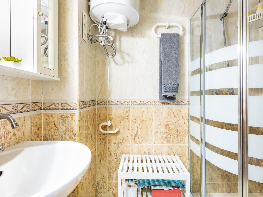 A bathroom at Apartment Grimaca-2 by Interhome