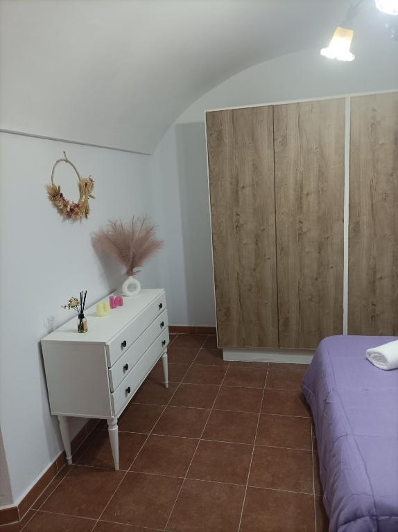 Postel nebo postele na pokoji v ubytování Cueva la Trapera