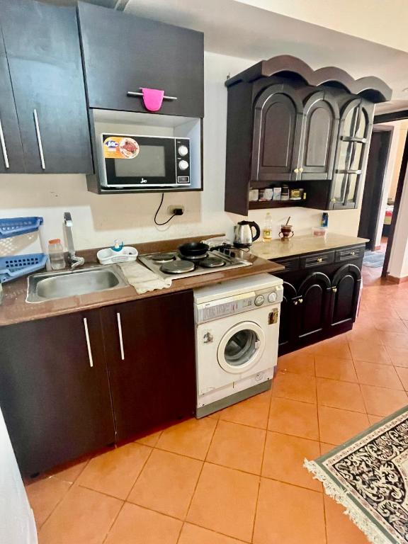 Kuchyň nebo kuchyňský kout v ubytování Chalet for rent in Golf porto marina