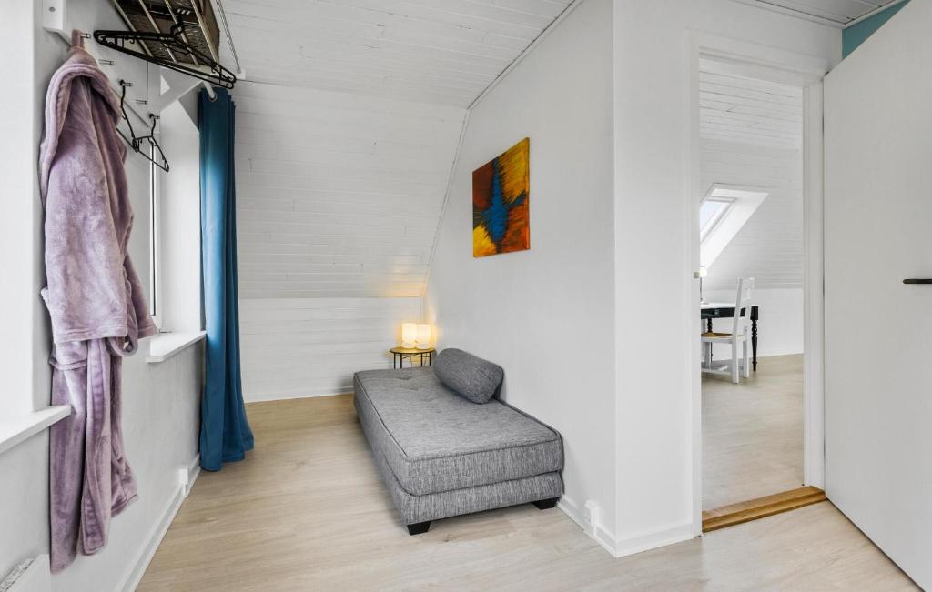 Posezení v ubytování 3 Bedroom Beautiful Home In Vesløs
