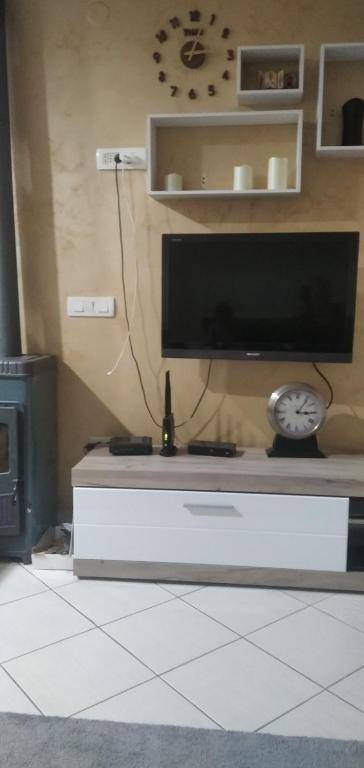 TV a/nebo společenská místnost v ubytování Apartman,,Siv,, Prijevor