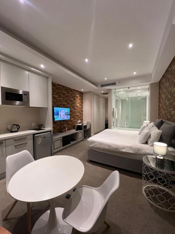 Sandton Skye Apartments - Studio Apartment
