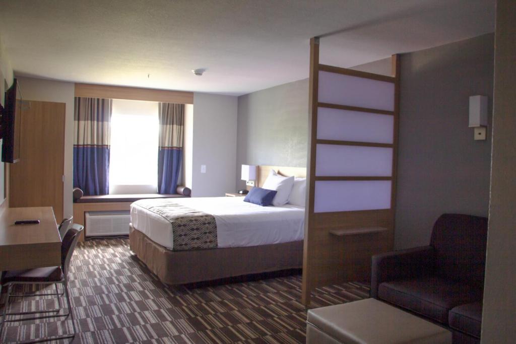 Postel nebo postele na pokoji v ubytování Microtel Inn & Suites by Wyndham Camp Lejeune/Jacksonville