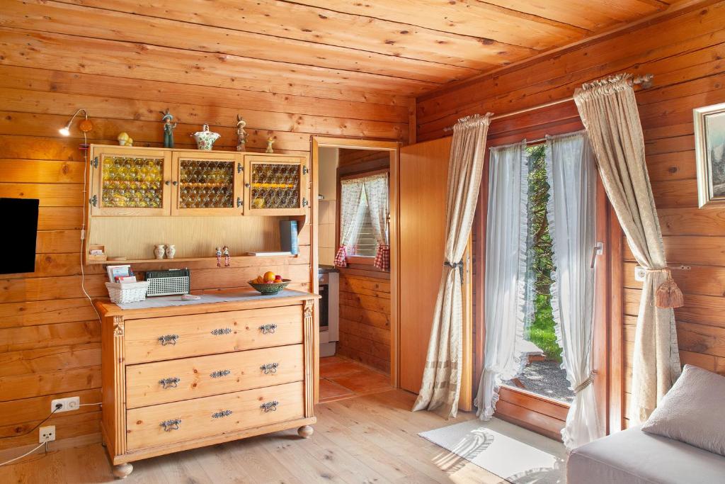 a bedroom with a dresser in a log cabin at Grashäusl in Grainau