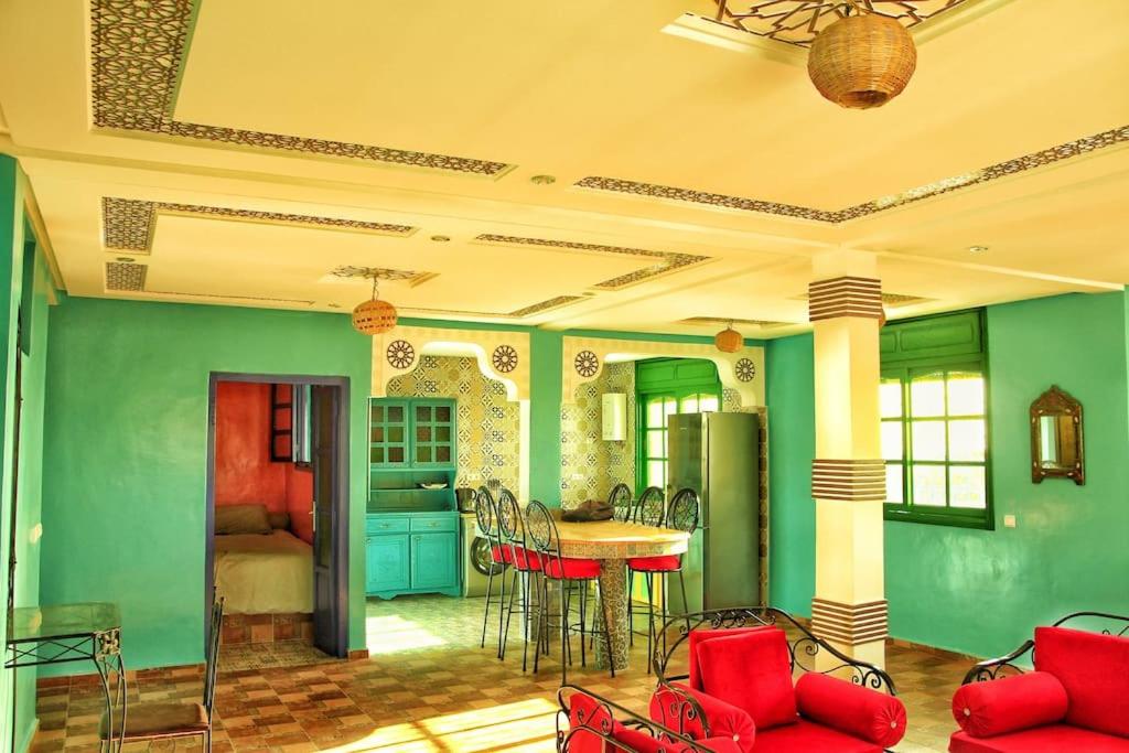 Tamraght 2 Bedroom Apt with Oceanview 3. Level的休息区