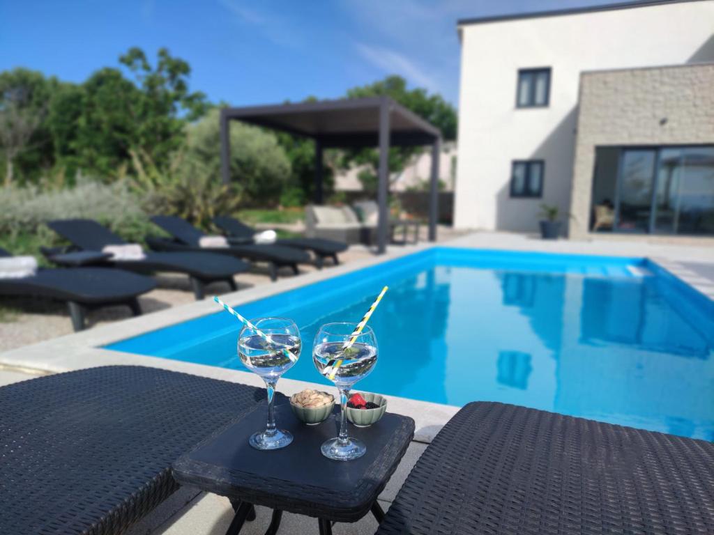 Bazén v ubytování Lazy 8 Villa nebo v jeho okolí