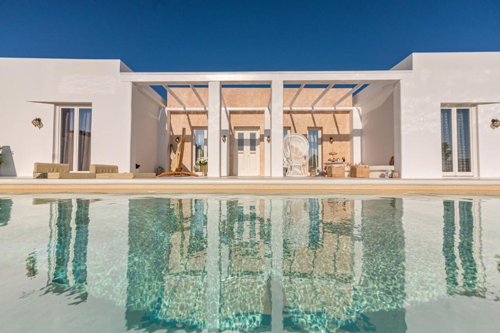 Swimmingpoolen hos eller tæt på The Cycladic Pavilion Naxos