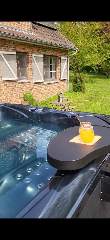 Bazén v ubytování B&B Le Bois de Champia nebo v jeho okolí