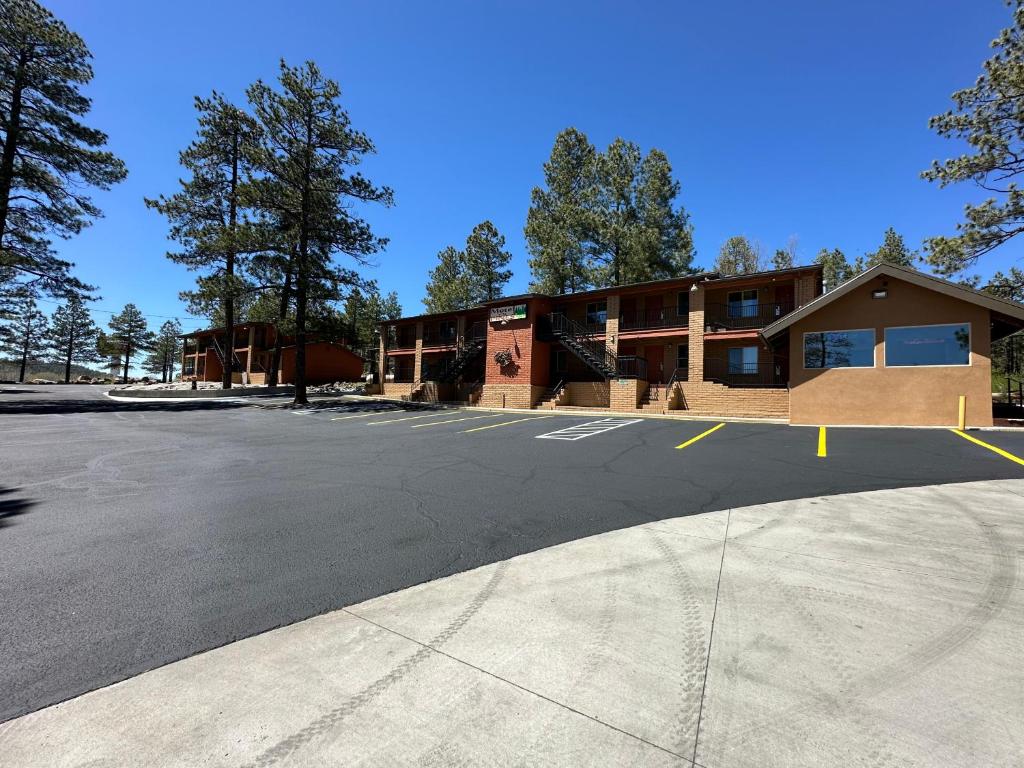 an empty parking lot in front of a building at Motel In The Pines in Munds Park