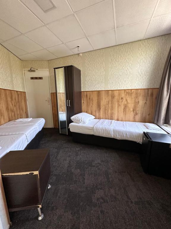 Postel nebo postele na pokoji v ubytování Flex-Inn