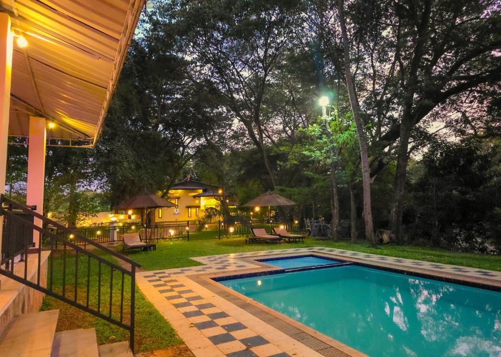 Bazén v ubytování Grand Kalundawa Resort nebo v jeho okolí