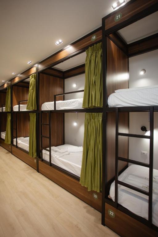 Cama o camas de una habitación en Corner Hostel