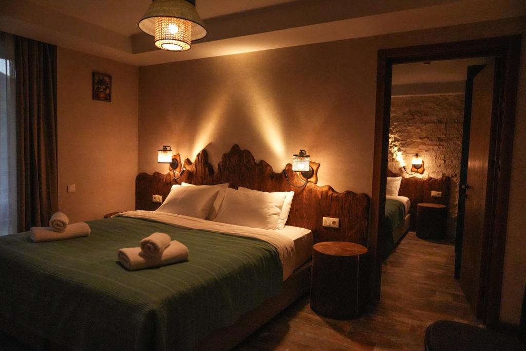 Postel nebo postele na pokoji v ubytování Hotel Ushba in Mestia