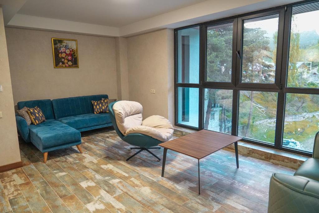 Posezení v ubytování Hotel Ushba in Mestia