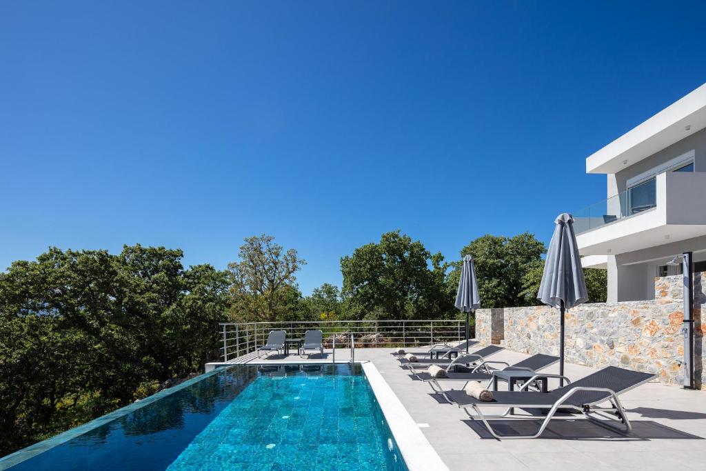 Bazén v ubytování Wellness Villas, Kastellos nebo v jeho okolí