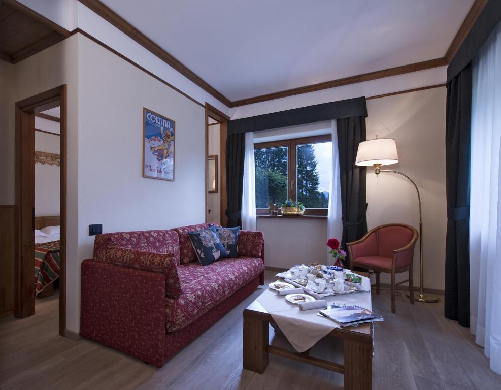 Część wypoczynkowa w obiekcie Boutique Hotel Villa Blu Cortina D'Ampezzo