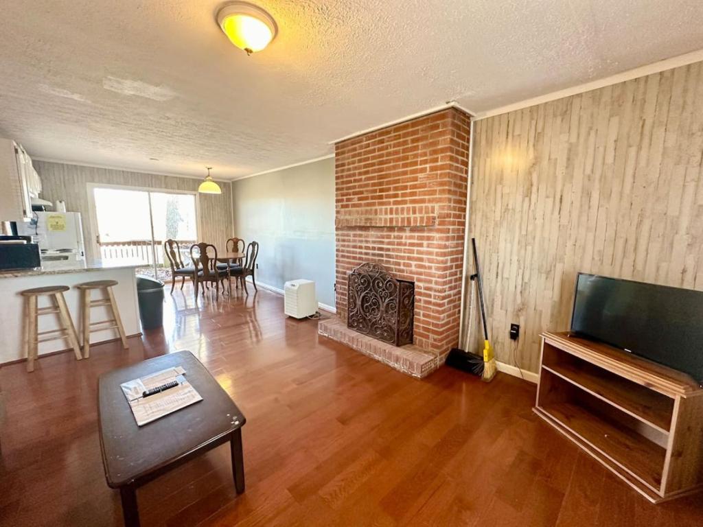 Et tv og/eller underholdning på Cottage 12 Lees Ford Marina