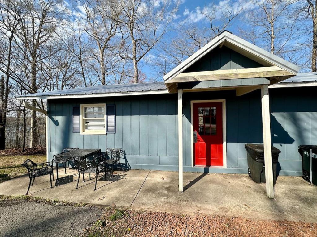 Το κτήριο όπου στεγάζεται  η παραθεριστική κατοικία