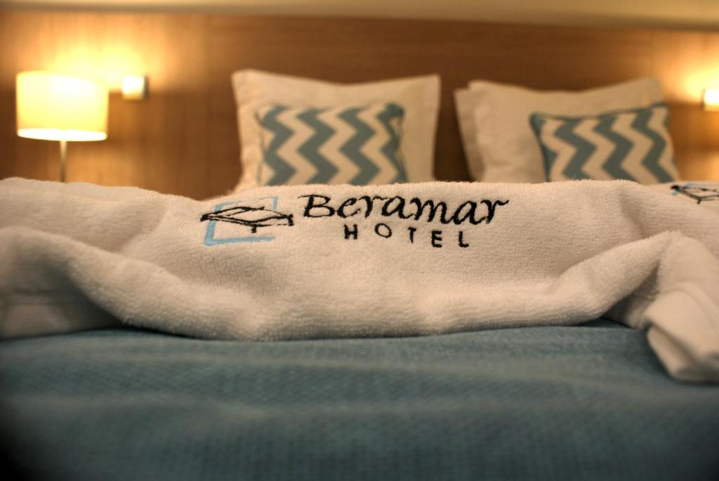 Postel nebo postele na pokoji v ubytování Beramar Hotel