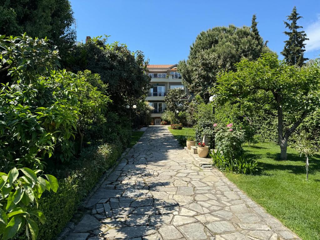 Vonkajšia záhrada v ubytovaní Paneon Apartments