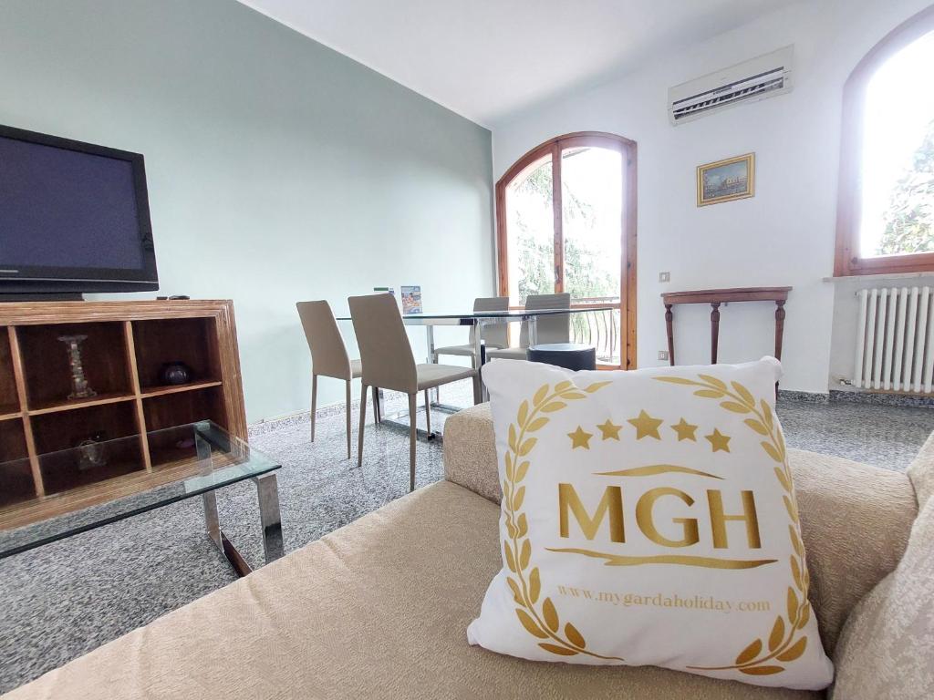 TV/trung tâm giải trí tại My Garda Holiday Home Peschiera 1