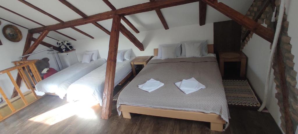 A bed or beds in a room at Apartmani Kačara