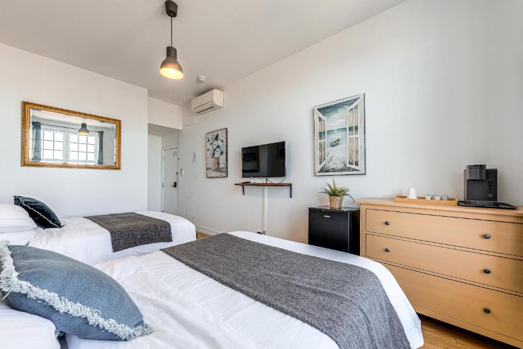 North House - Hôtel Automatisé Manoir des Remparts - Resim 13