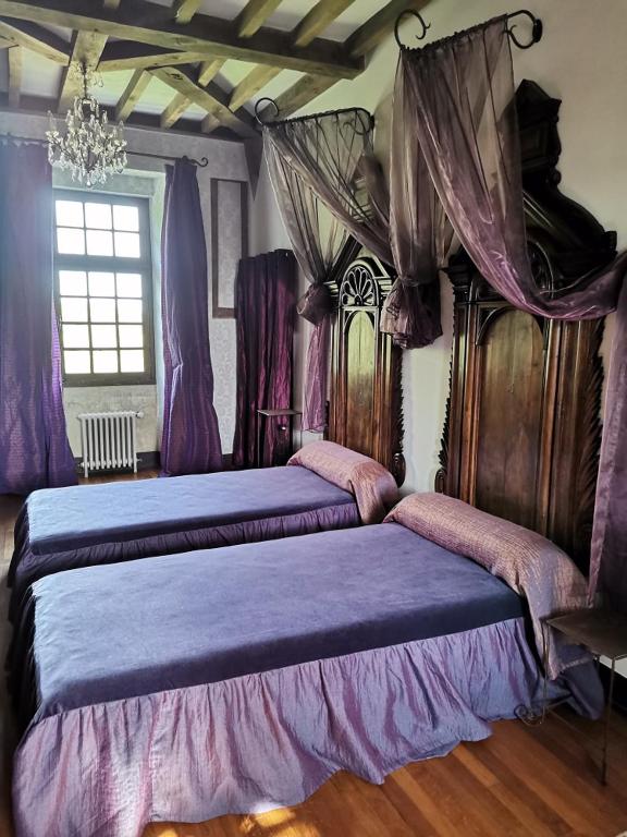 Postel nebo postele na pokoji v ubytování Chateau de Courseulles