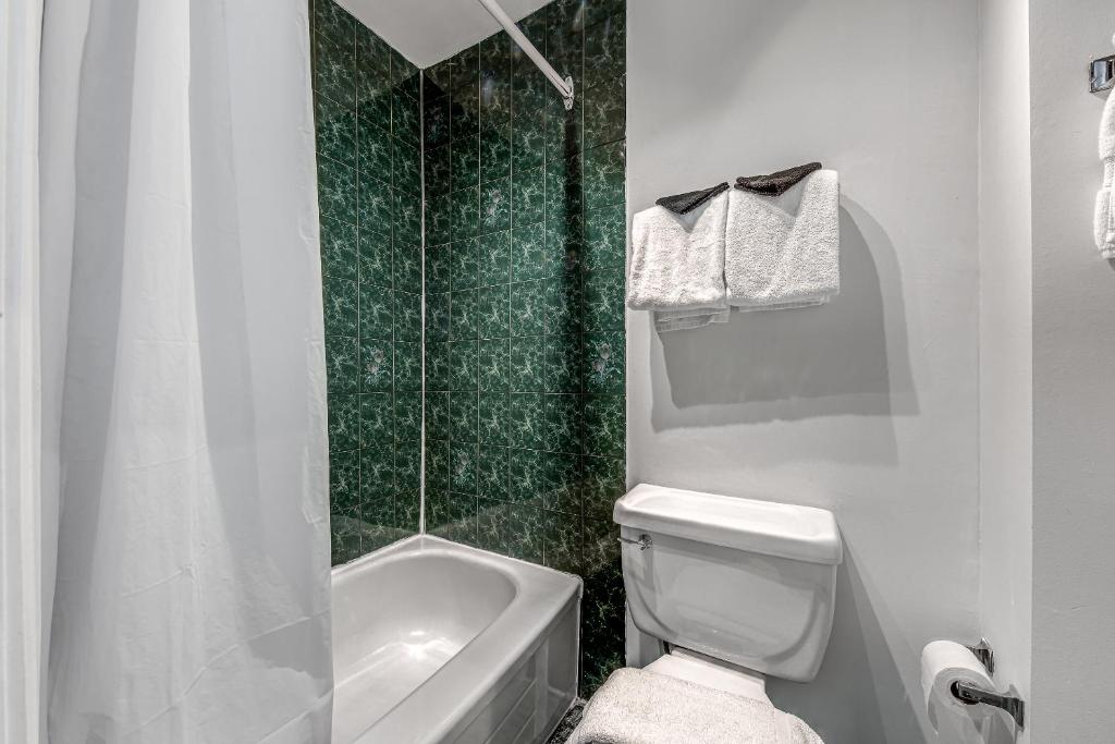 North House - Hôtel Automatisé Manoir des Remparts - Resim 19