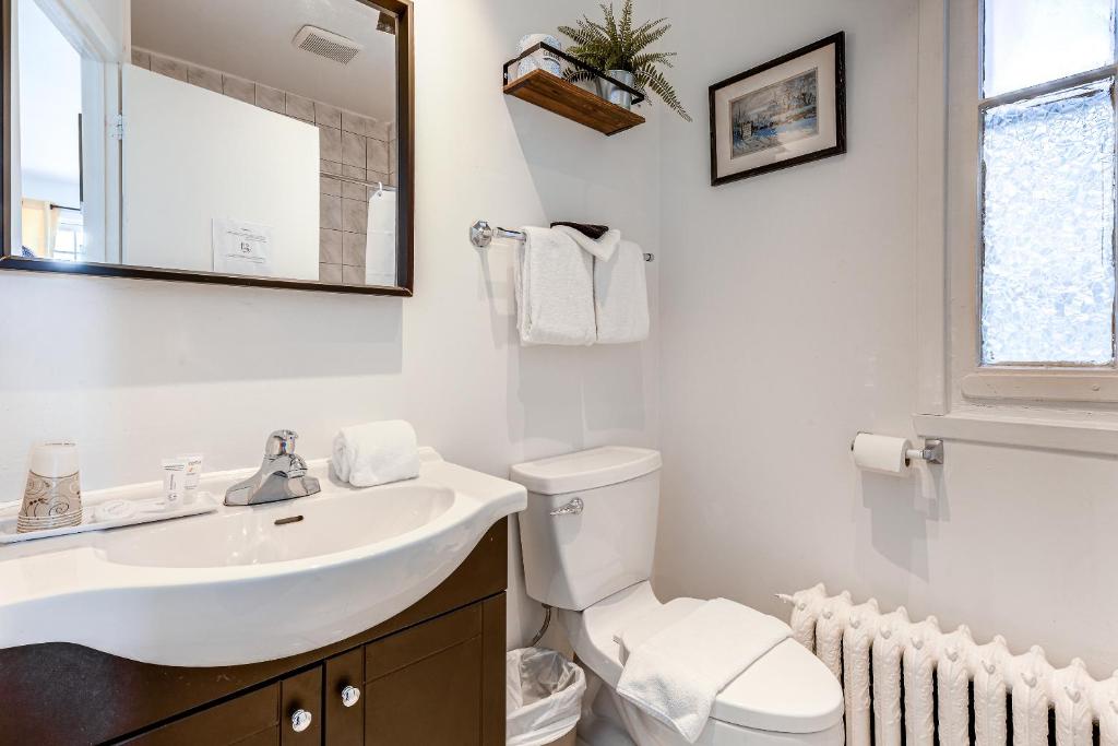 North House - Hôtel Automatisé Manoir des Remparts - Resim 17