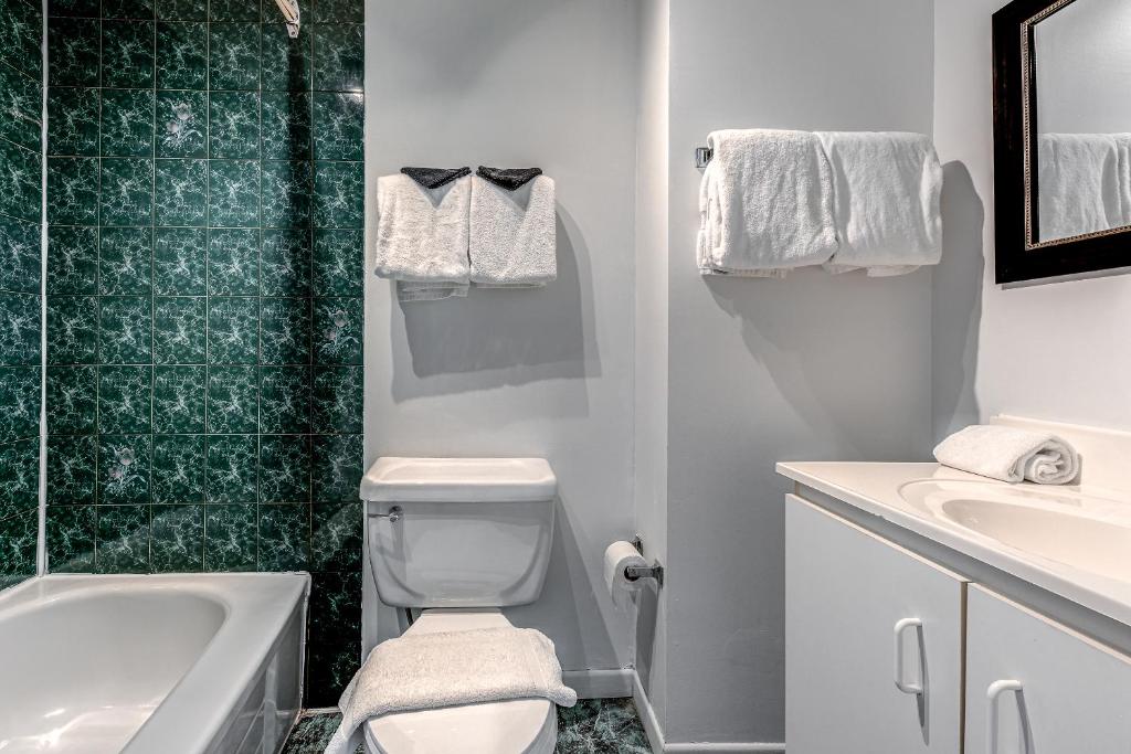 North House - Hôtel Automatisé Manoir des Remparts - Resim 30