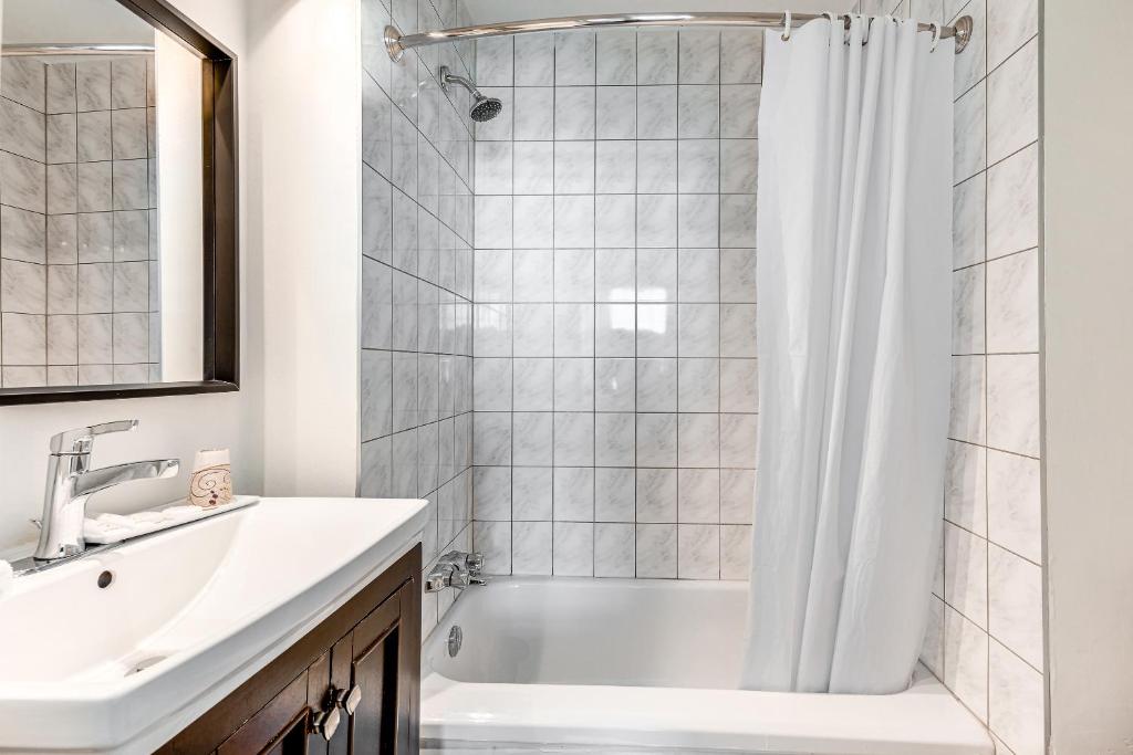 North House - Hôtel Automatisé Manoir des Remparts - Resim 44