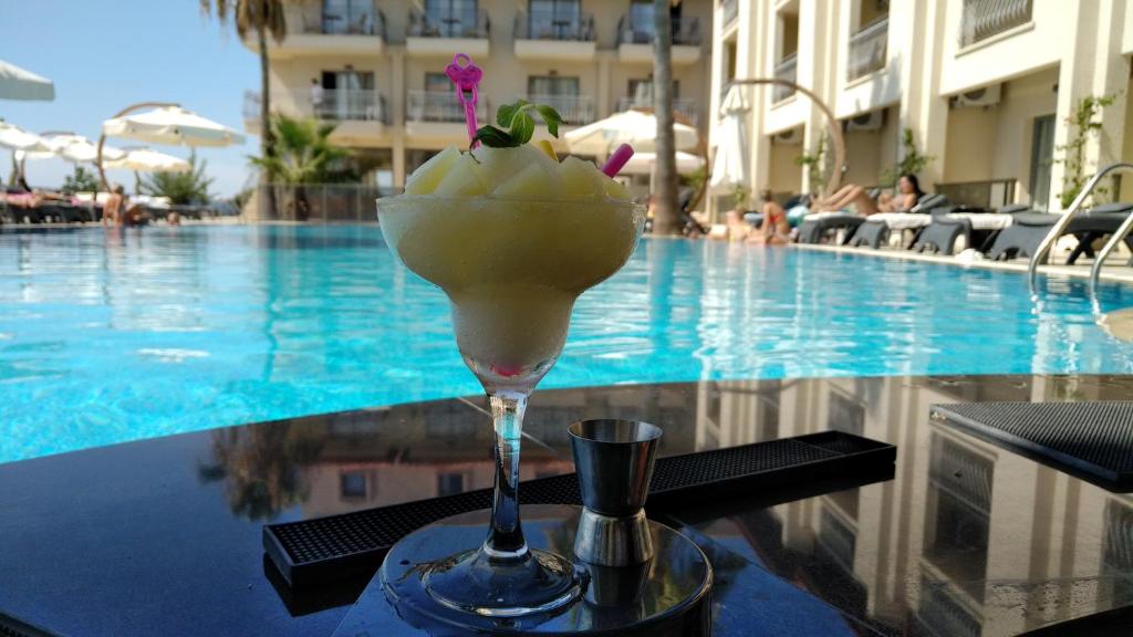Bazén v ubytování Neopol Hotel nebo v jeho okolí