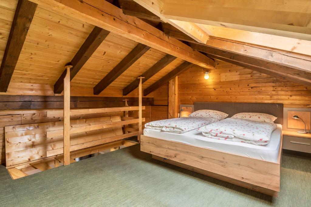Postel nebo postele na pokoji v ubytování Stofnerhof Wohnung Neu
