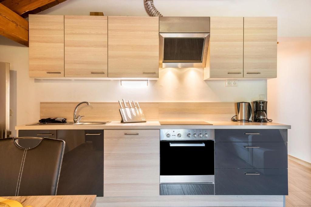 Kuchyň nebo kuchyňský kout v ubytování Stofnerhof Wohnung Neu