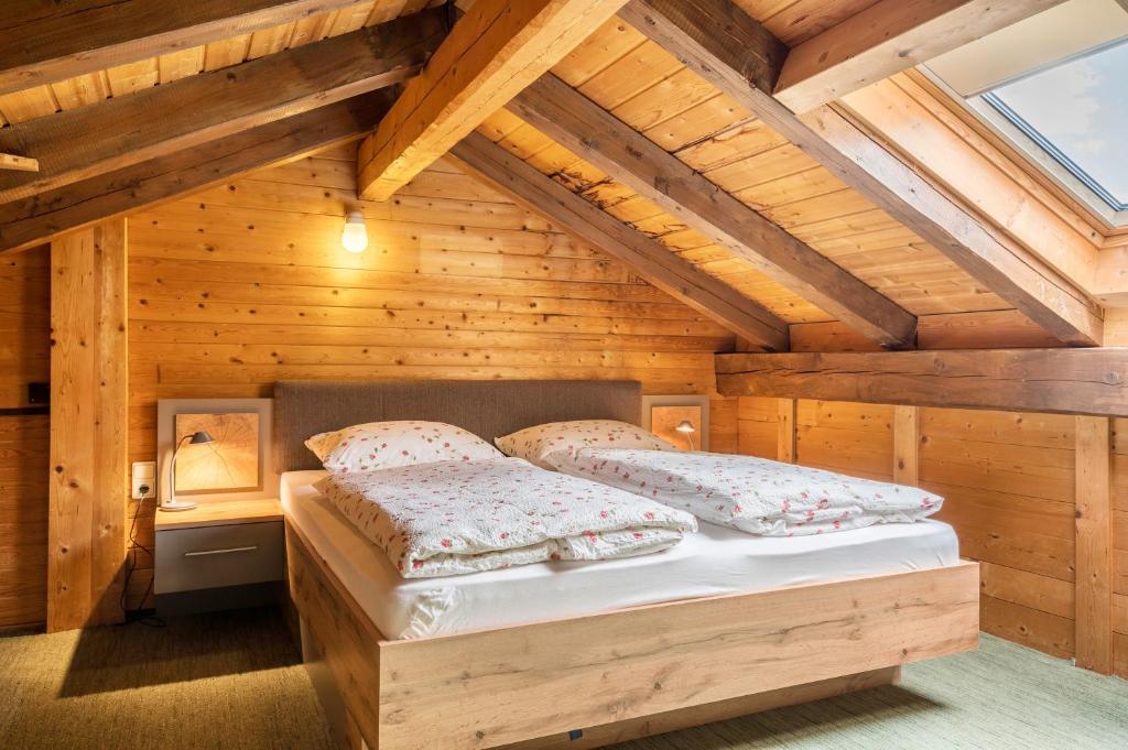 Postel nebo postele na pokoji v ubytování Stofnerhof Wohnung Neu