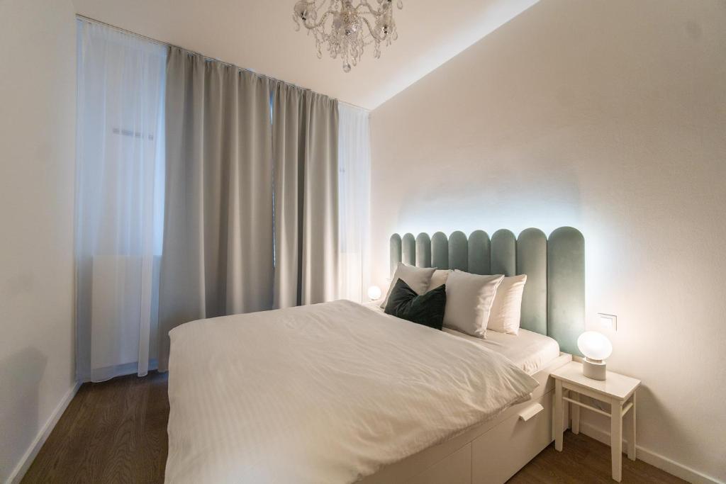 A Prague Apartments - Lesser Town - Apartment With Balcony
