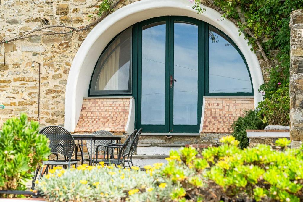 Κήπος έξω από το L Arco - ACrapa Mania