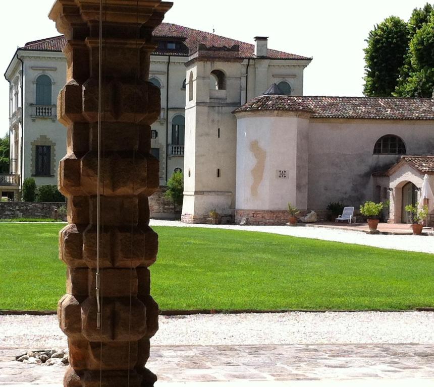A garden outside Dependance Sangiantofetti-Rigon