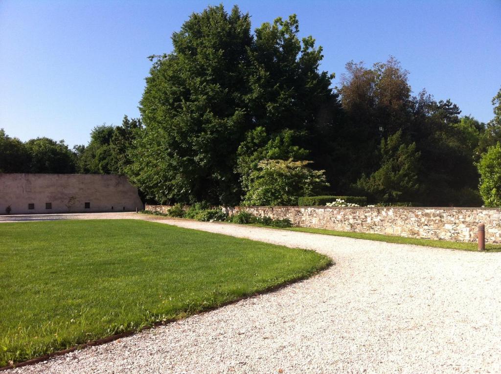A garden outside Dependance Sangiantofetti-Rigon