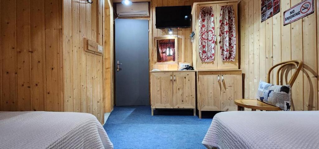 Postel nebo postele na pokoji v ubytování Hotel London