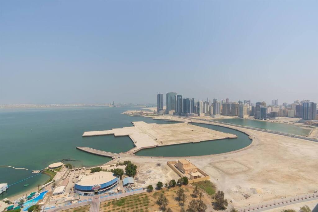 una vista aerea di una città con una cassa d'acqua di Era View Bahrain Luxurious 1 bedroom, Sea view and waterfront a Manama